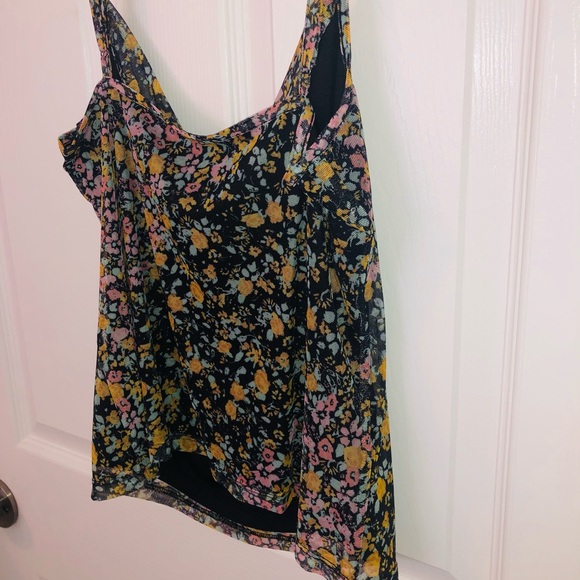 BCBGeneration floral tank (s) - Picture 6 of 6